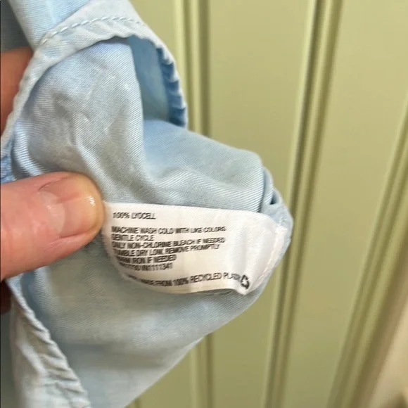 Mossimo Light Blue Sleeveless Denim Shirt - Picture 3 of 5